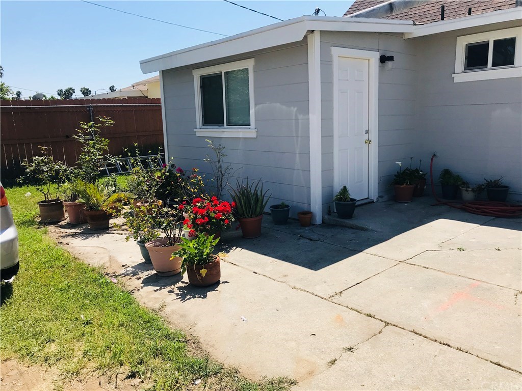 1081 North Riverside Avenue Rialto, CA 92376 - Photo 10 of 12