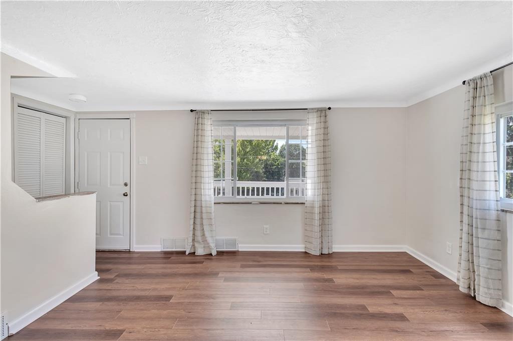 329 Maple Road Pittsburgh, PA 15239 - Photo 11 of 24 Gallery Image 11