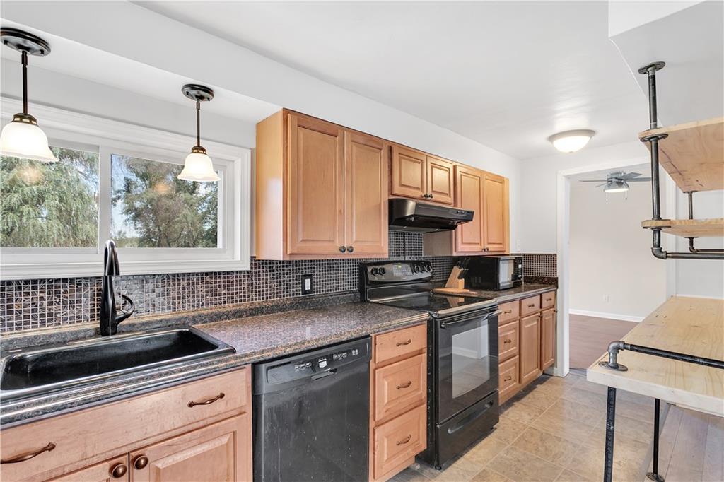 329 Maple Road Pittsburgh, PA 15239 - Photo 14 of 24 Gallery Image 14