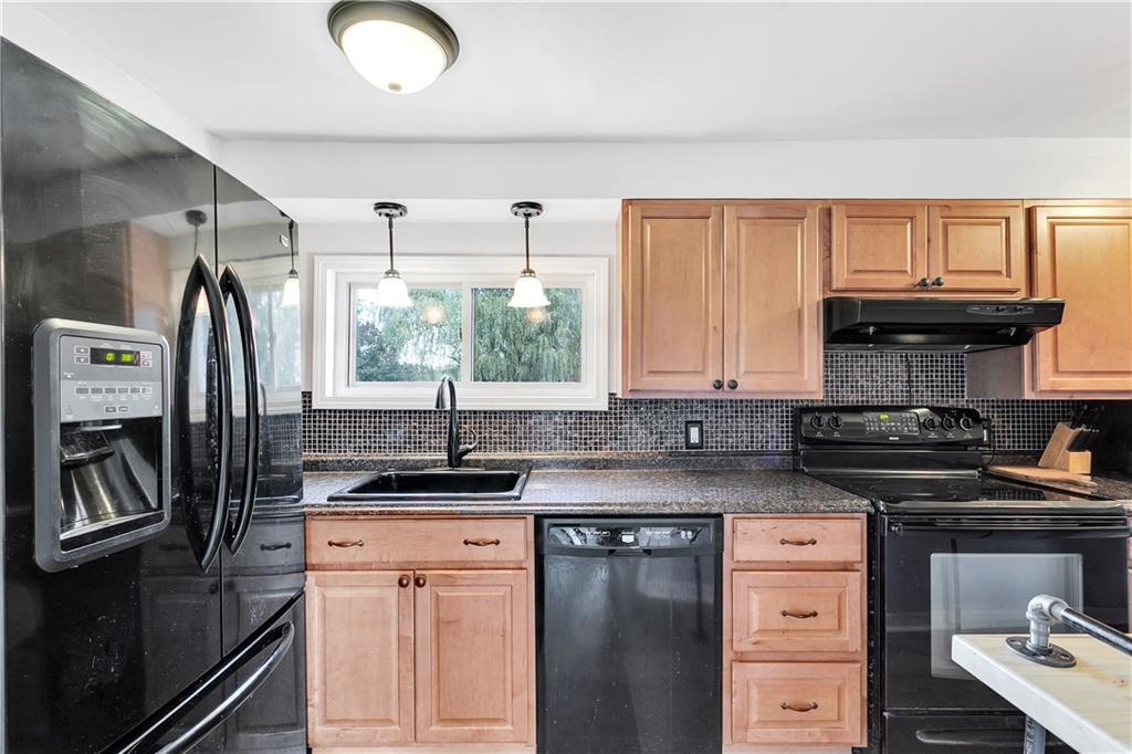 329 Maple Road Pittsburgh, PA 15239 - Photo 15 of 24 Gallery Image 15