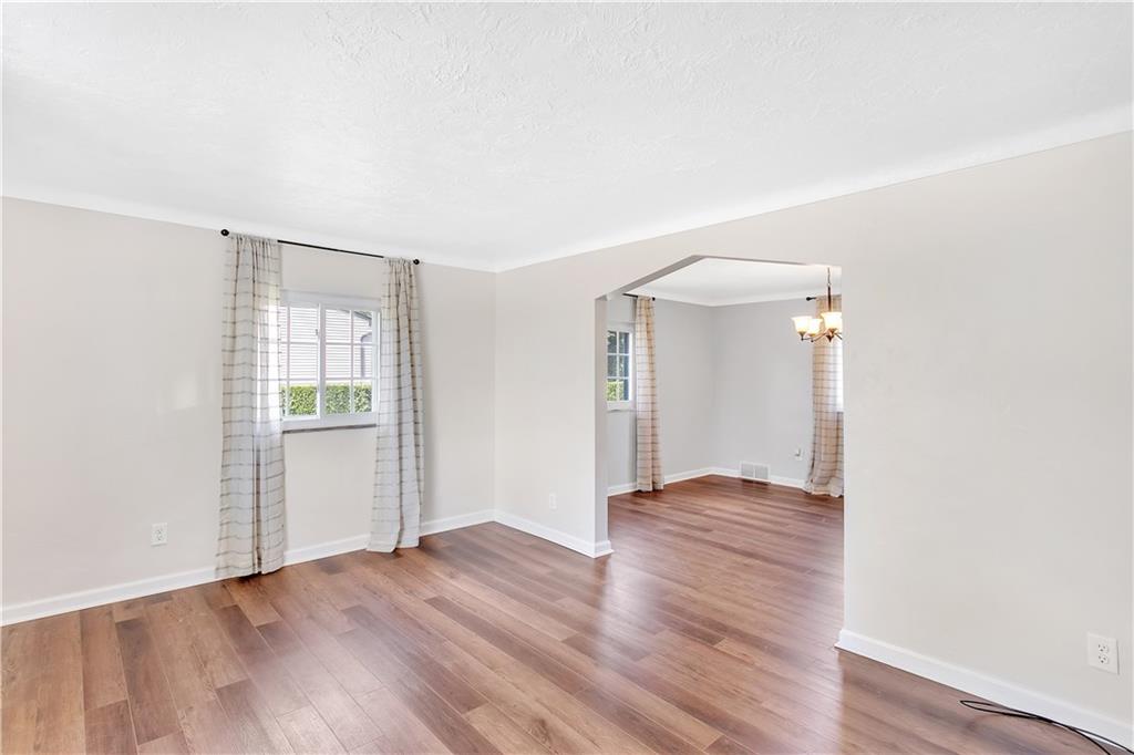 329 Maple Road Pittsburgh, PA 15239 - Photo 8 of 24 Gallery Image 8
