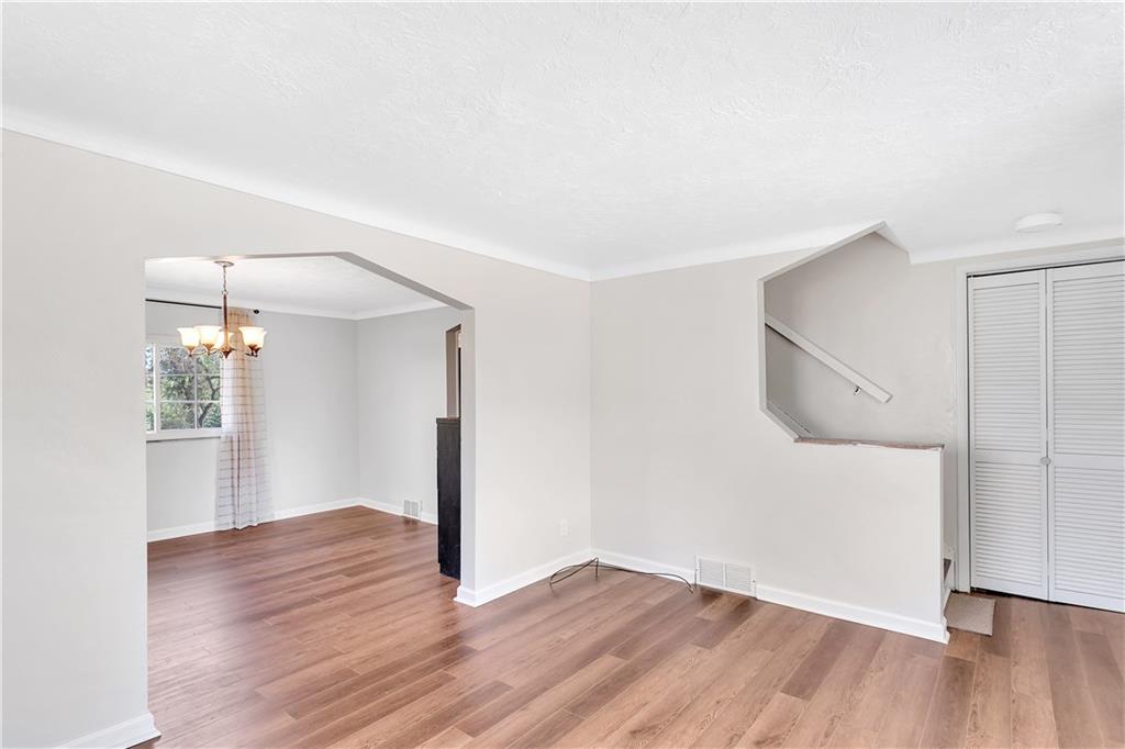 329 Maple Road Pittsburgh, PA 15239 - Photo 9 of 24 Gallery Image 9