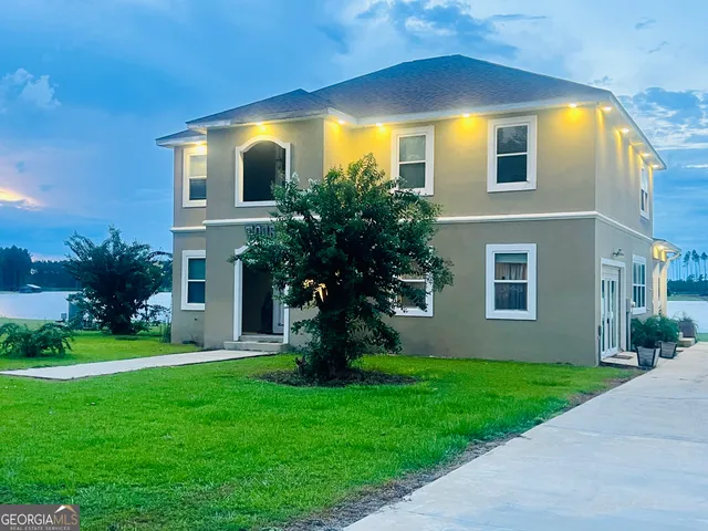 a view of a house with a yard