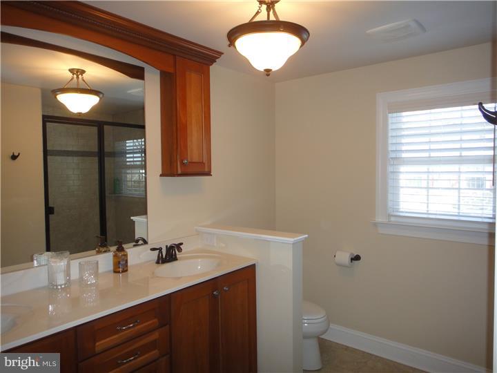 33 East Golf View Road Ardmore, PA 19003 - Photo 15 of 25 Master Bathroom
