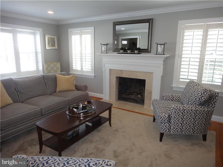 33 East Golf View Road Ardmore, PA 19003 - Photo 6 of 25 Living Room