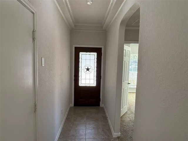 a view of an entryway with a livingroom
