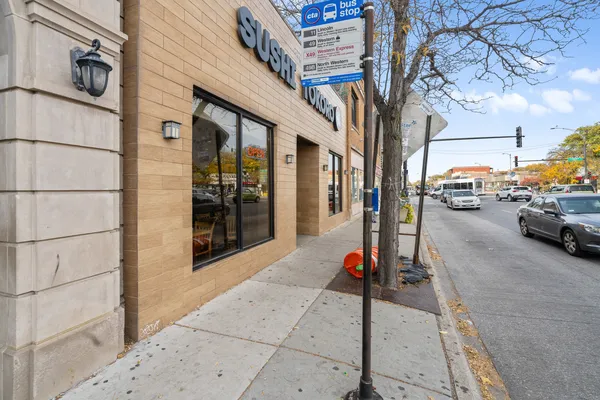 $2,000,000 | 2401 West Lawrence Avenue, Chicago, IL 60625