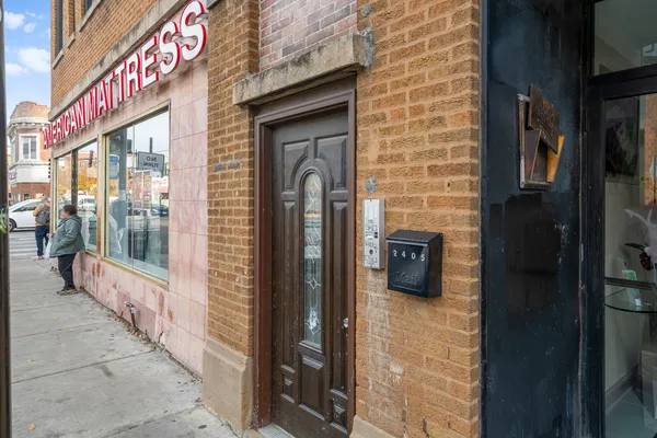 $2,000,000 | 2401 West Lawrence Avenue, Chicago, IL 60625