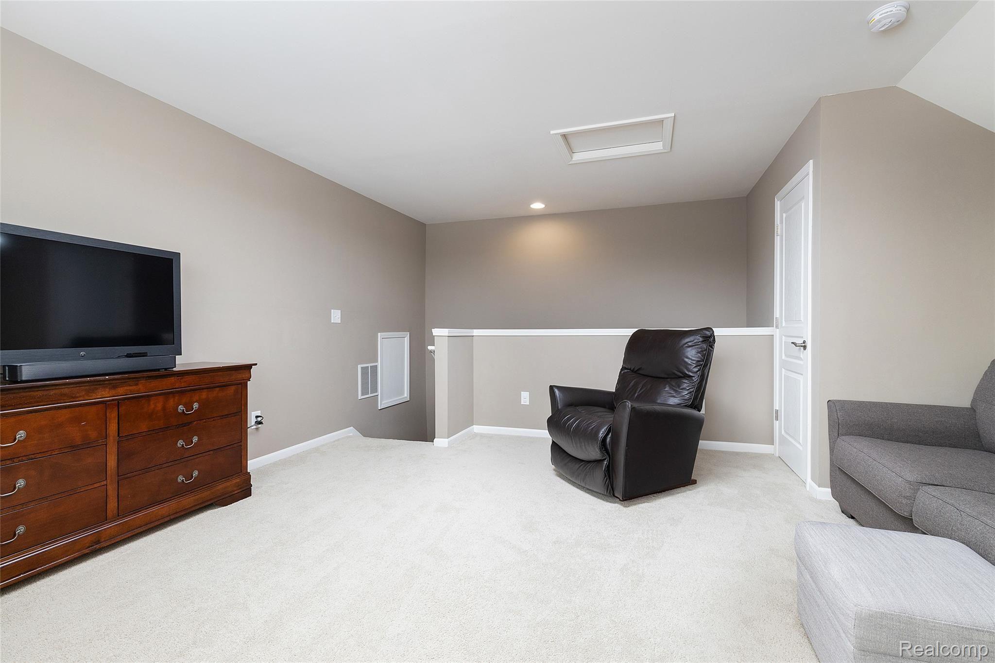 979 Barclay Circle, Unit 58 Rochester, MI 48307 - Photo 21 of 30 23.jpg