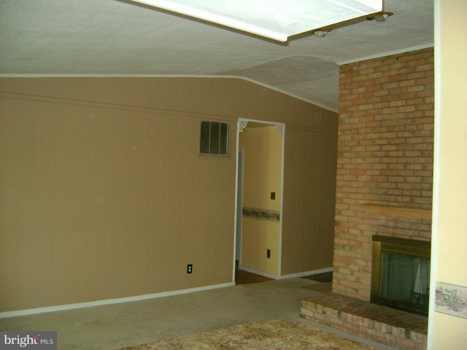 11906 Fort Washington Road Fort Washington, MD 20744 - Photo 15 of 30 Family room with FPL