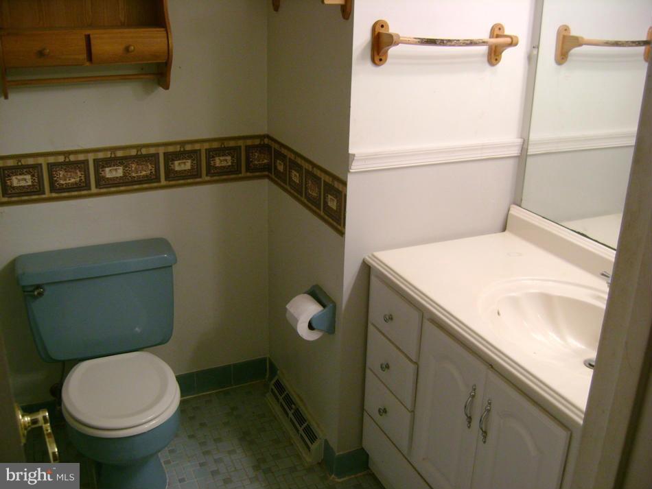 11906 Fort Washington Road Fort Washington, MD 20744 - Photo 20 of 30 Bath in main hallway