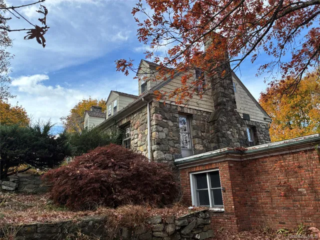 a view of a house with a tree