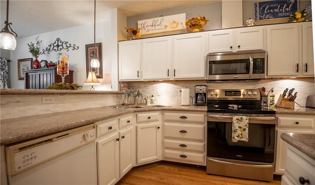 30 Stone Ridge Boulevard, Unit COND Hermitage, PA 16148 - Photo 10 of 22 Gallery Image 10