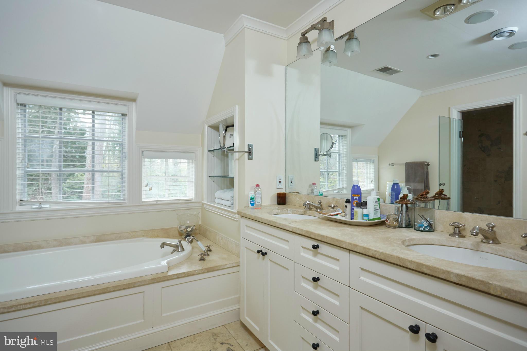 7301 Nevis Road Bethesda, MD 20817 - Photo 17 of 30 Bath (Master)