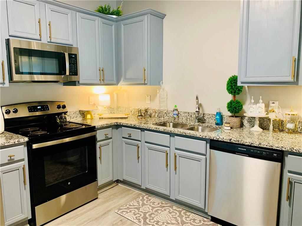 1757 Glen View Way Hampton, GA 30228 - Photo 7 of 24