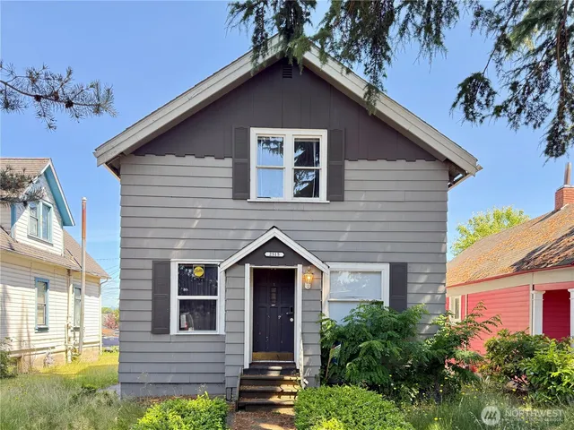$569,999 | 2515 Oakes Avenue, Everett, WA 98201