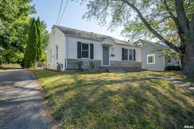 $138,000 | 316 Court Drive, Washington, IL 61571