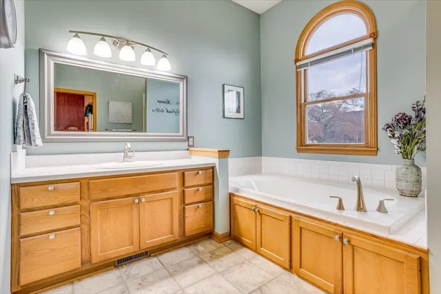 $269,000 | 316 Old Colony Court, North Newton, KS 67117