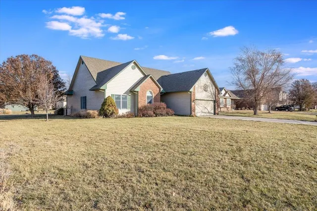 $269,000 | 316 Old Colony Court, North Newton, KS 67117