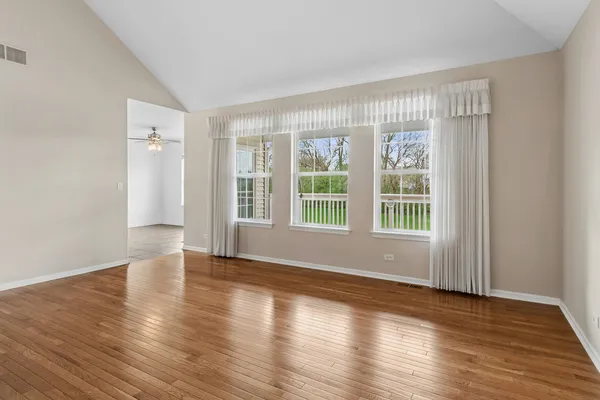 $367,500 | 355 Garden Circle, Yorkville, IL 60560