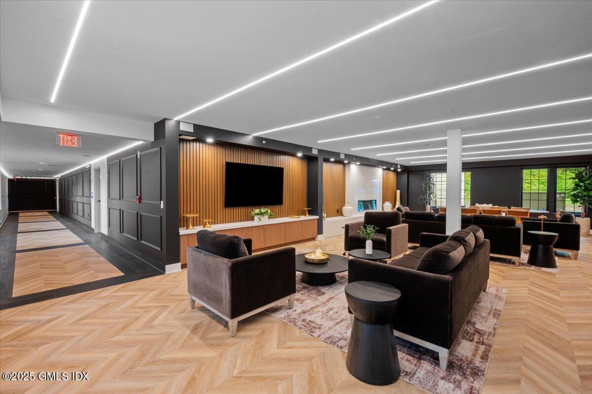 1188 King Street, Unit 117 Greenwich, CT 06831 - Photo 6 of 33 03-Lounge