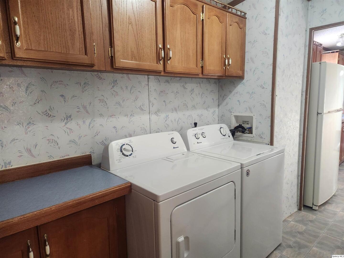 228 North Madison Street Carthage, IL 62321 - Photo 13 of 19 a utility room with dryer and washer