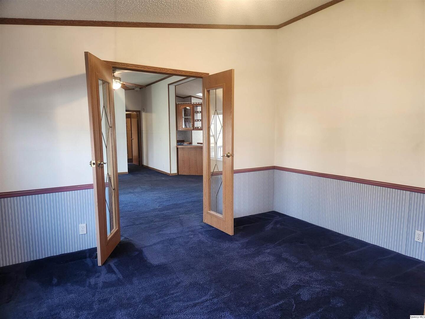 228 North Madison Street Carthage, IL 62321 - Photo 6 of 19 an empty room with windows