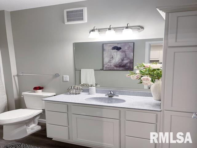 2592 Middle Road, Unit 308 Bettendorf, IA 52722 - Photo 12 of 35 Gallery Image 12