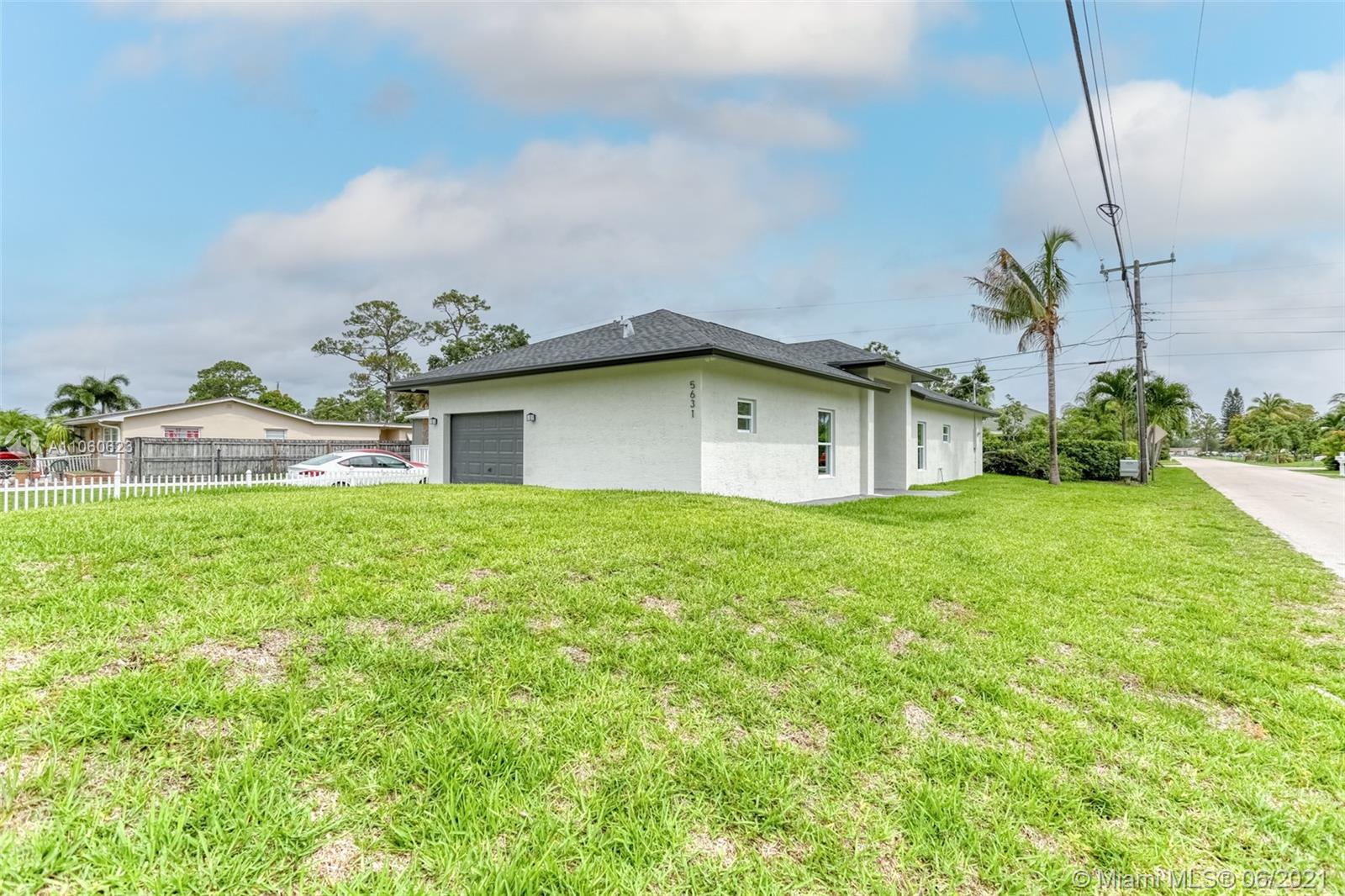 5631 Papaya Road West Palm Beach, FL 33413 - Photo 2 of 29 Gallery Image 2