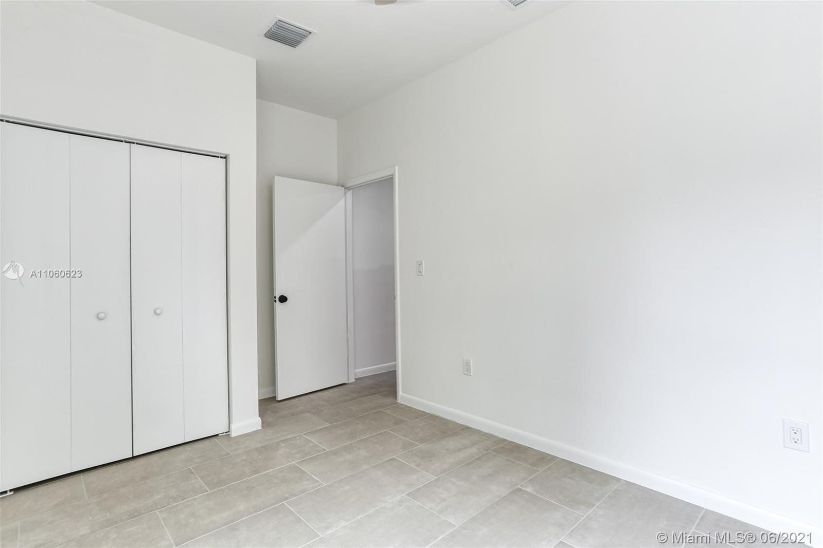 5631 Papaya Road West Palm Beach, FL 33413 - Photo 12 of 29 Gallery Image 12