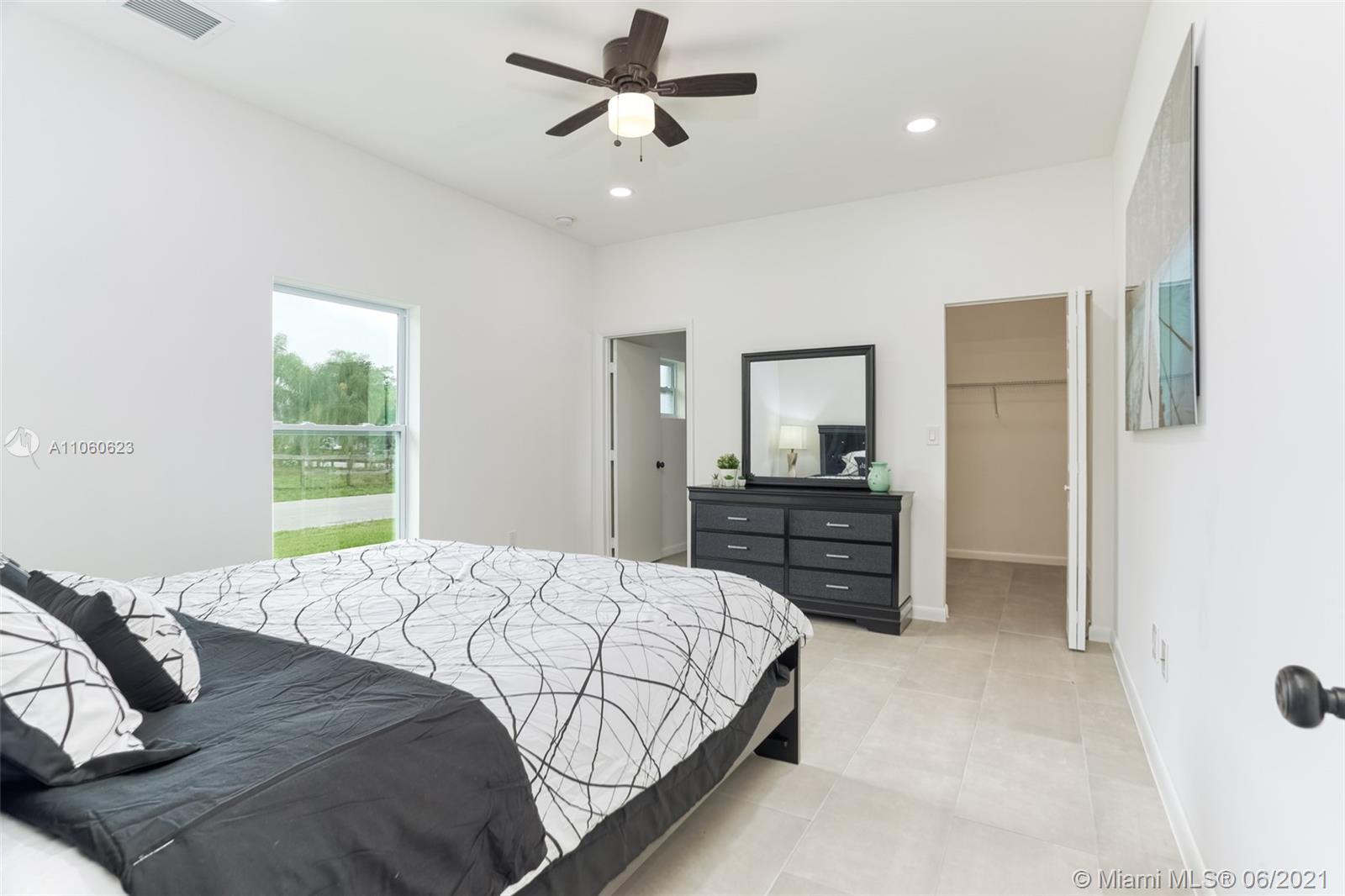 5631 Papaya Road West Palm Beach, FL 33413 - Photo 10 of 29 Gallery Image 10