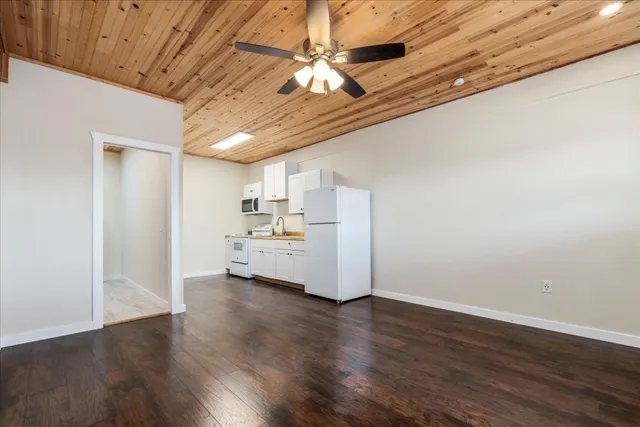 a view of a livingroom with hardwood floor and a ceiling fan