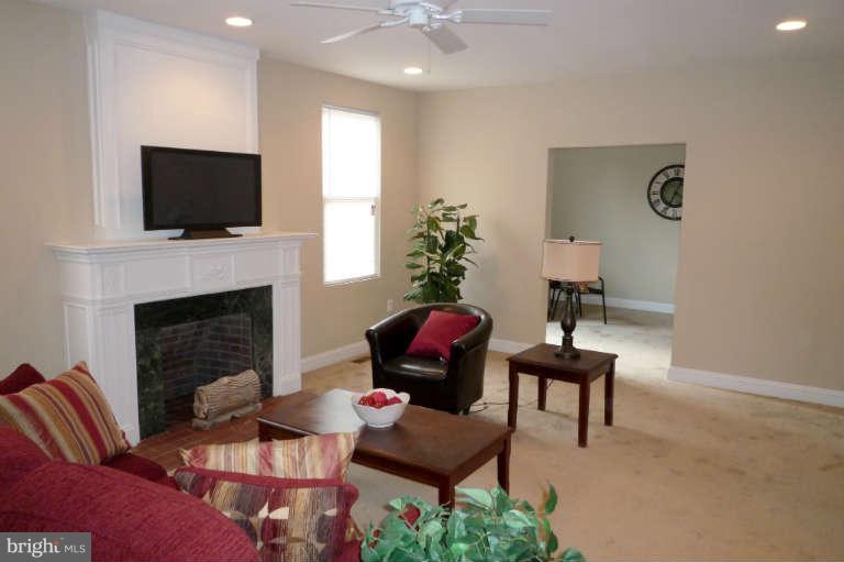 3402 Lynchester Road Baltimore, MD 21215 - Photo 11 of 29 Living Room