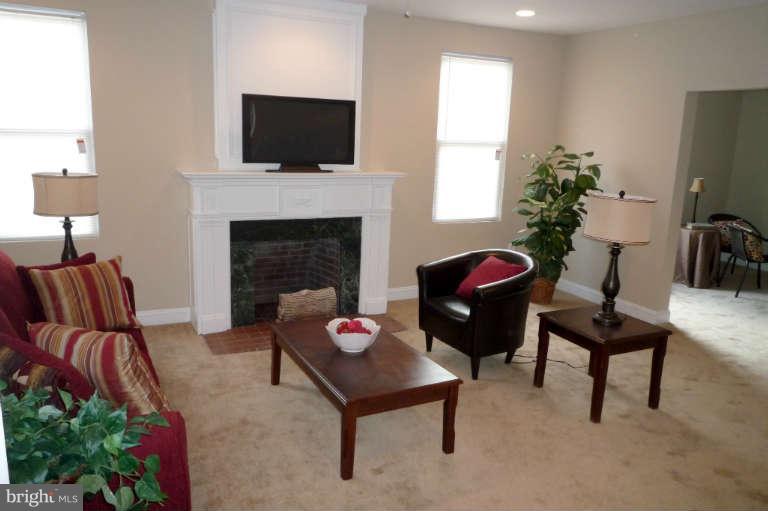 3402 Lynchester Road Baltimore, MD 21215 - Photo 12 of 29 Living Room