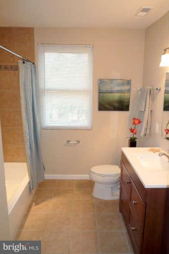 3402 Lynchester Road Baltimore, MD 21215 - Photo 21 of 29 Bath (Master)