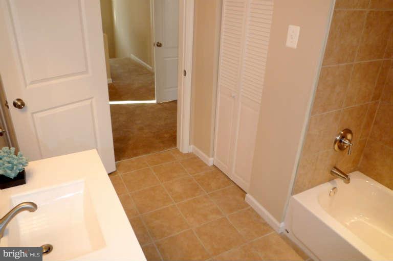 3402 Lynchester Road Baltimore, MD 21215 - Photo 23 of 29 Bath (Master)