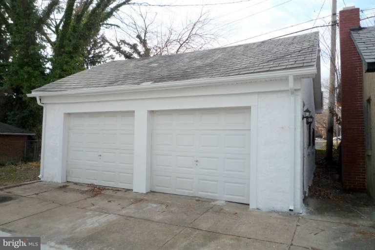 3402 Lynchester Road Baltimore, MD 21215 - Photo 29 of 29 Garage