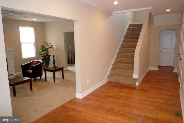 3402 Lynchester Road Baltimore, MD 21215 - Photo 4 of 29 Foyer