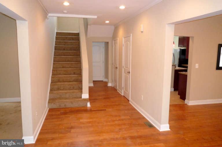 3402 Lynchester Road Baltimore, MD 21215 - Photo 5 of 29 Foyer