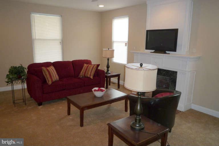 3402 Lynchester Road Baltimore, MD 21215 - Photo 10 of 29 Living Room
