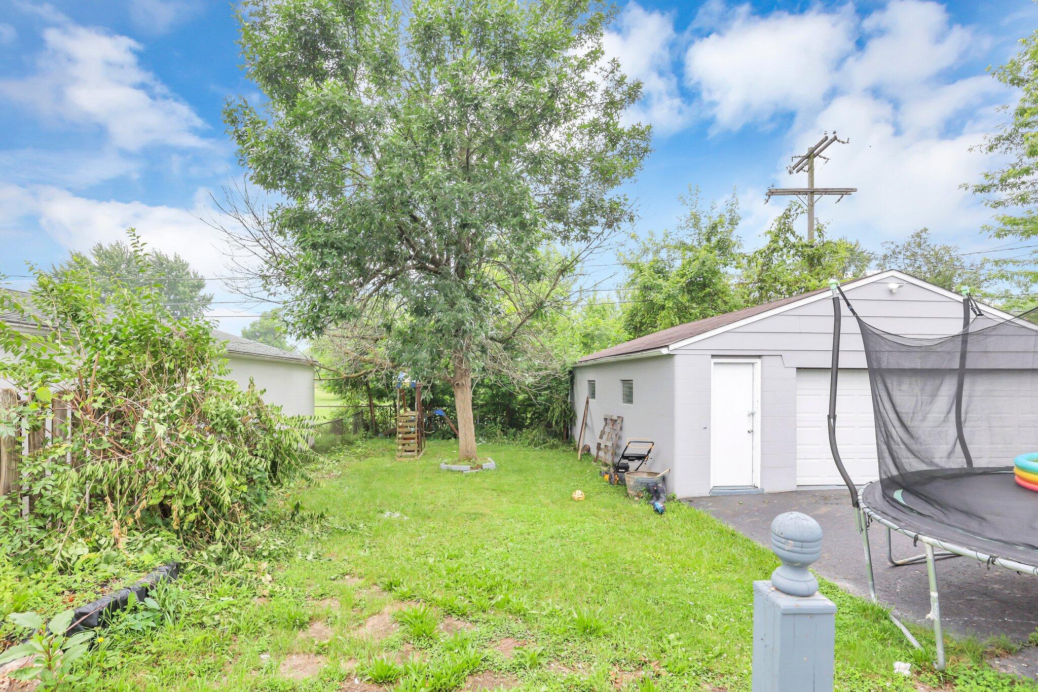 1807 Brookfield Road Columbus, OH 43229 - Photo 7 of 27 10-web-or-mls-0N4A8746