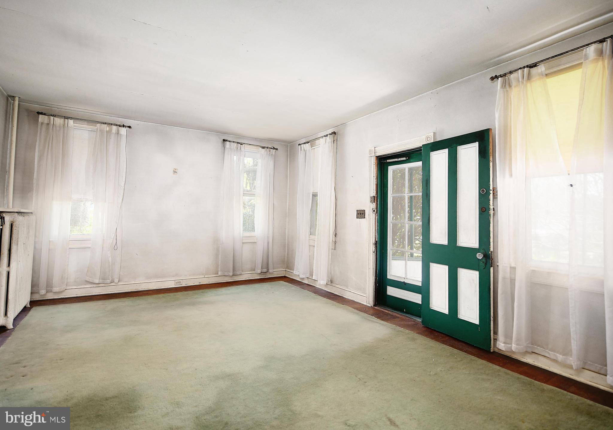 411 Trappe Road Dundalk, MD 21222 - Photo 14 of 51 Living Room