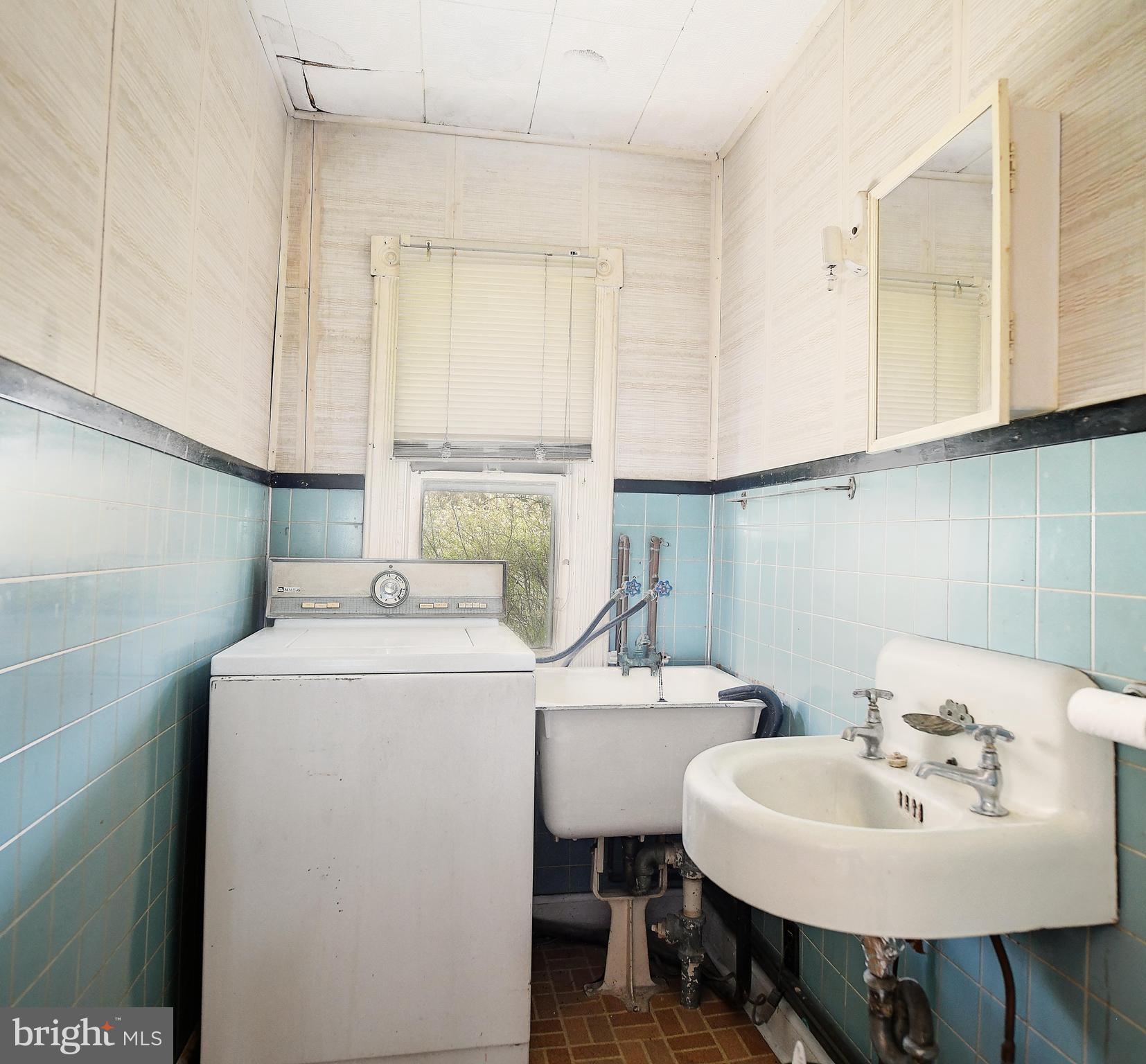 411 Trappe Road Dundalk, MD 21222 - Photo 16 of 51 1/2 Bath/ Laundry