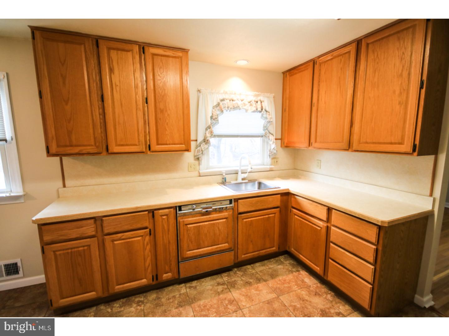 255 Forrest Road Yardley, PA 19067 - Photo 10 of 25 Gallery Image 10