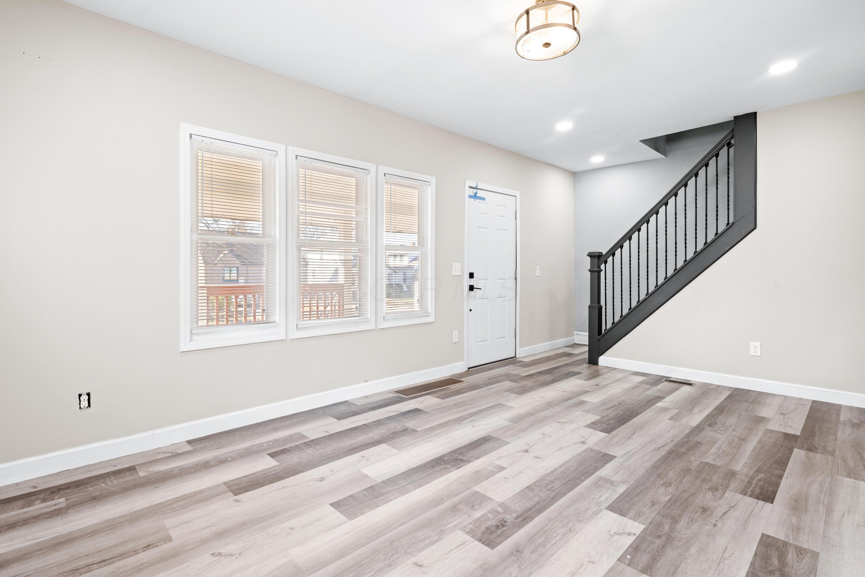 1360 East Weber Road Columbus, OH 43211 - Photo 8 of 25 DSC_5011