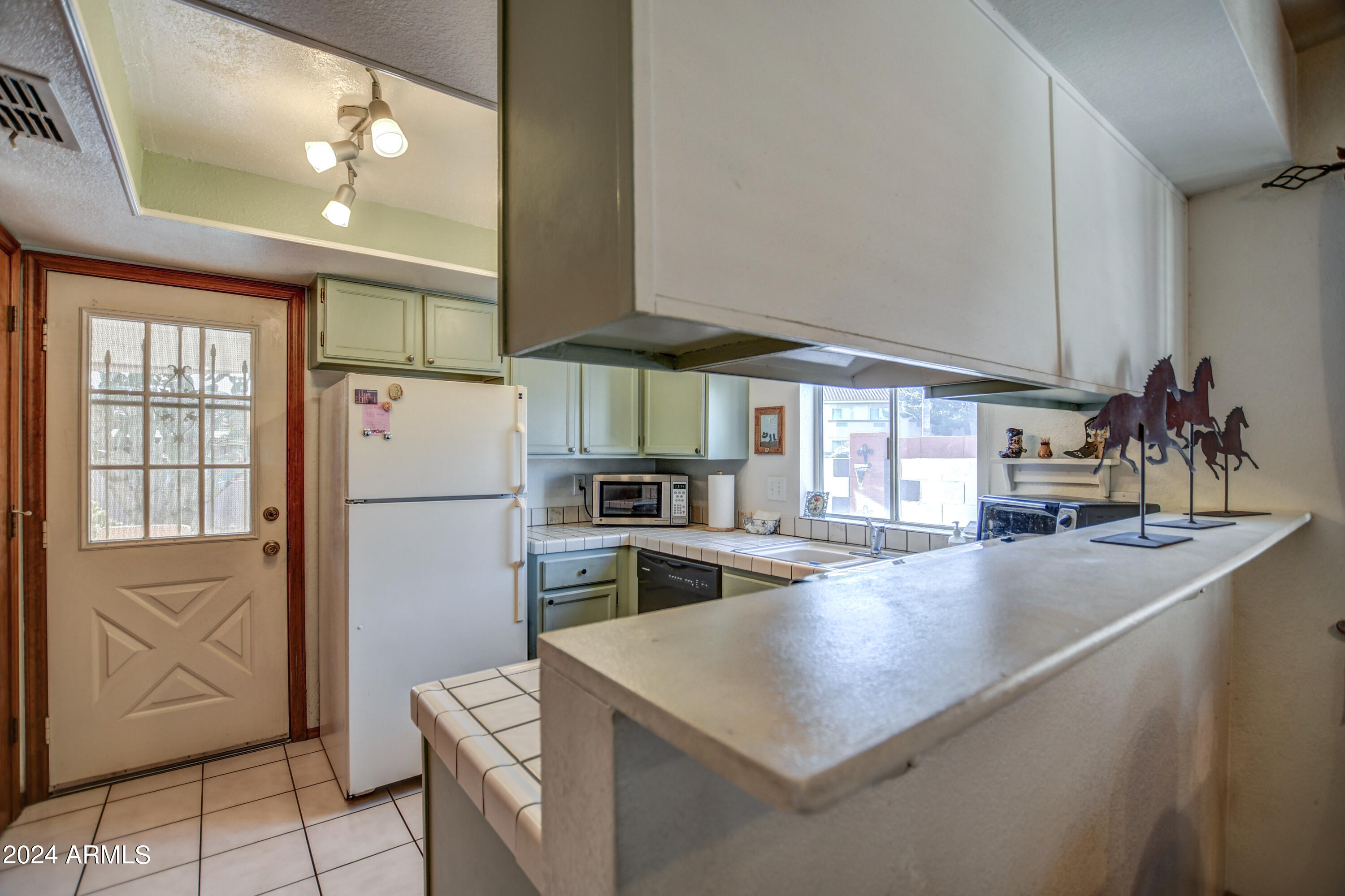 542 South Higley Road, Unit 111 Mesa, AZ 85206 - Photo 10 of 38 Step out to your patio