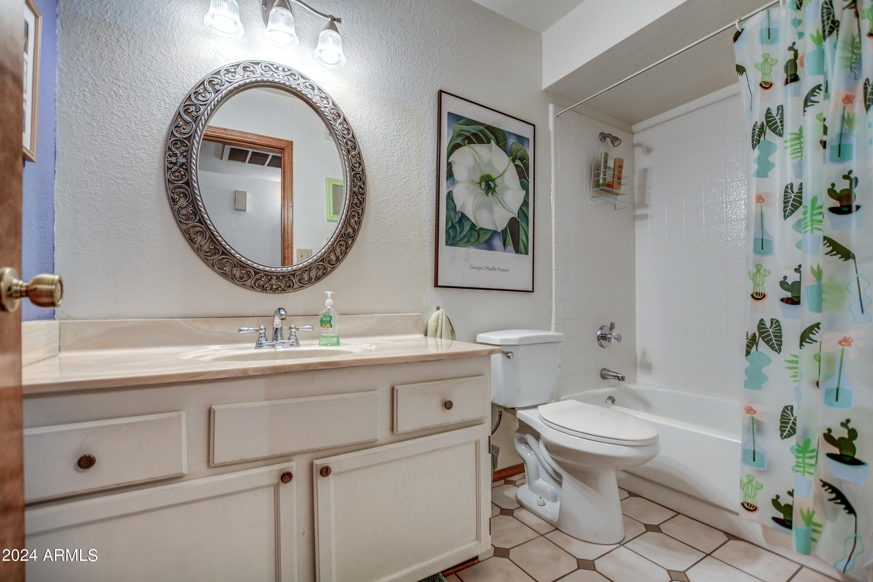 542 South Higley Road, Unit 111 Mesa, AZ 85206 - Photo 13 of 38 Guest bath