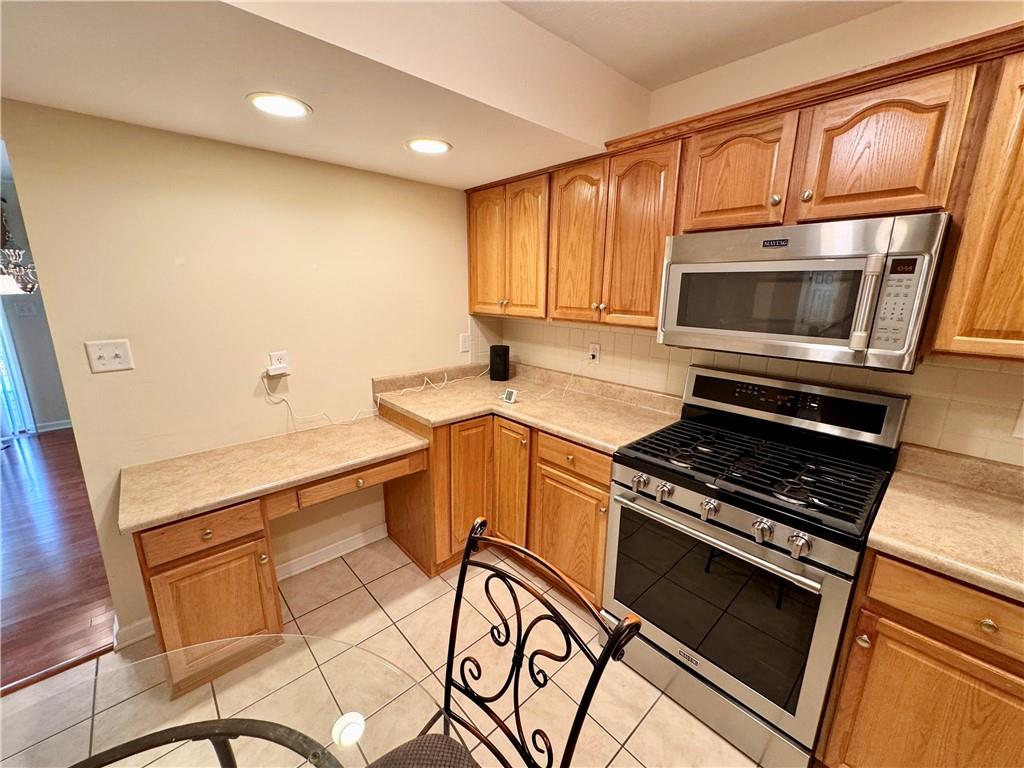 408 Chestnut Lane Apollo, PA 15613 - Photo 4 of 24 a kitchen with a stove a sink and a microwave