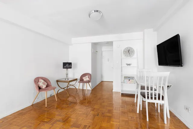 $499,000 | 240 East 55th Street, Unit 9H | Midtown East