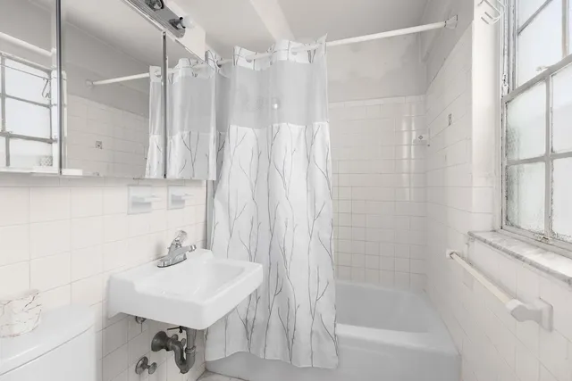 $499,000 | 240 East 55th Street, Unit 9H | Midtown East